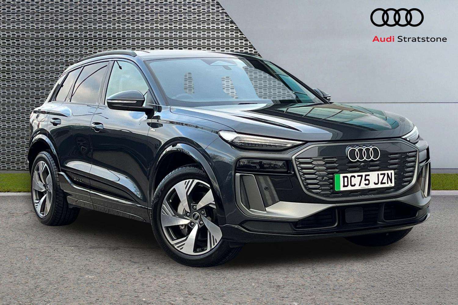 Main listing image - Audi Q6 e-tron