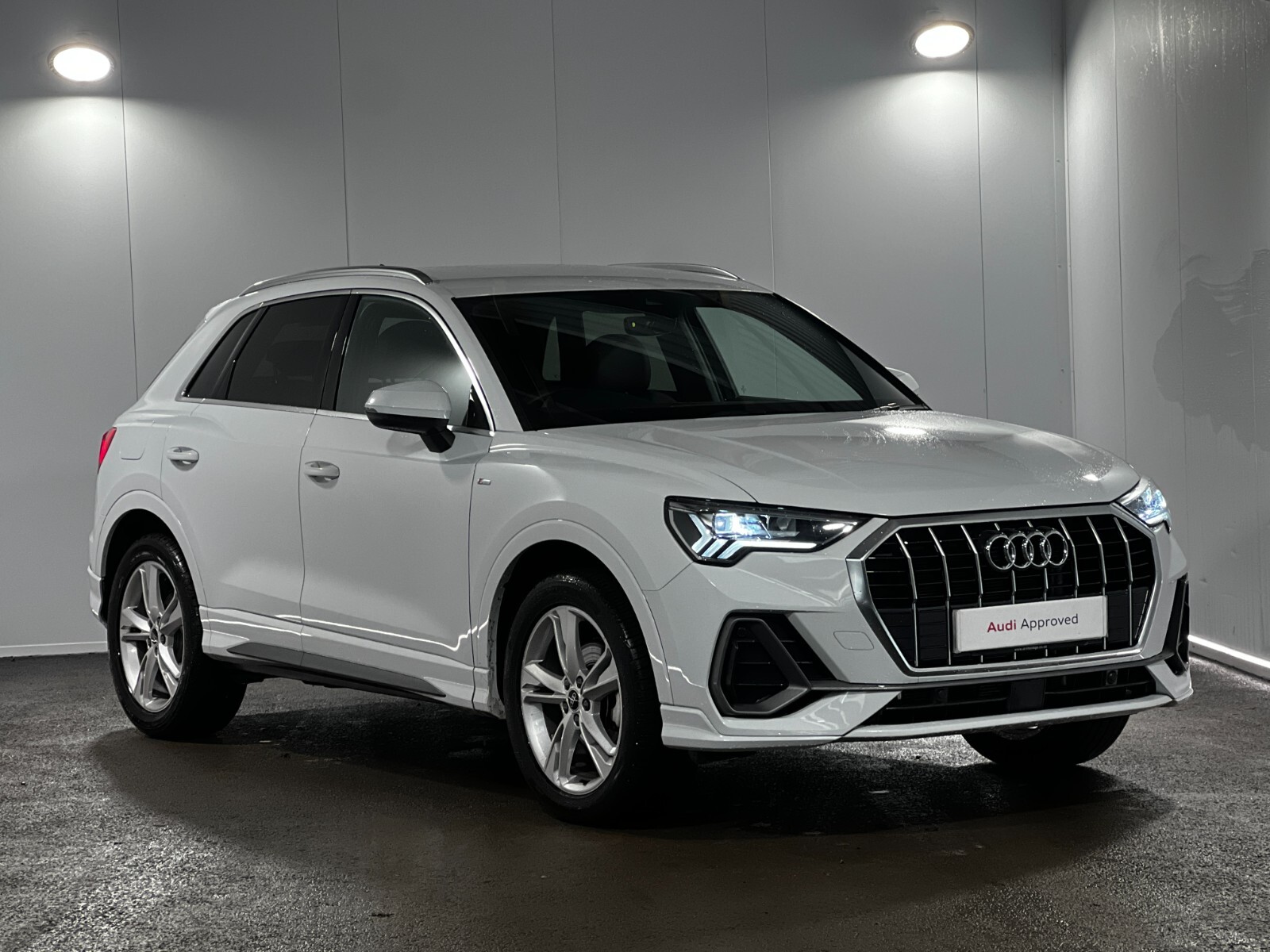 Main listing image - Audi Q3