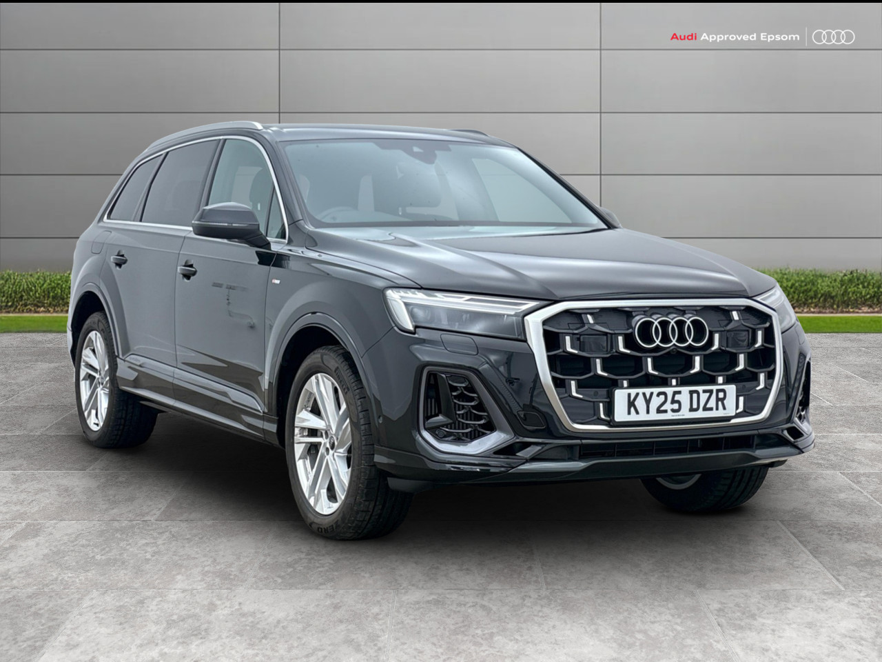 Main listing image - Audi Q7