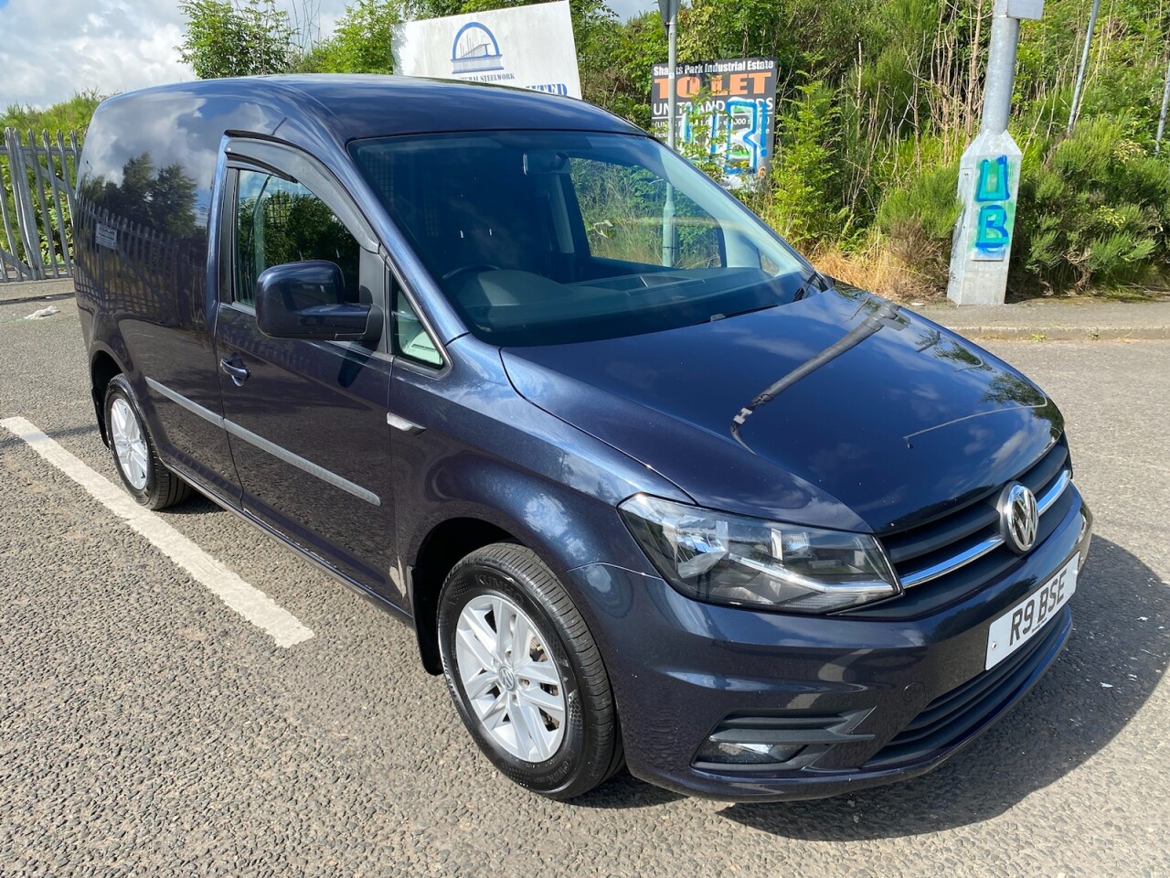 Main listing image - Volkswagen Caddy