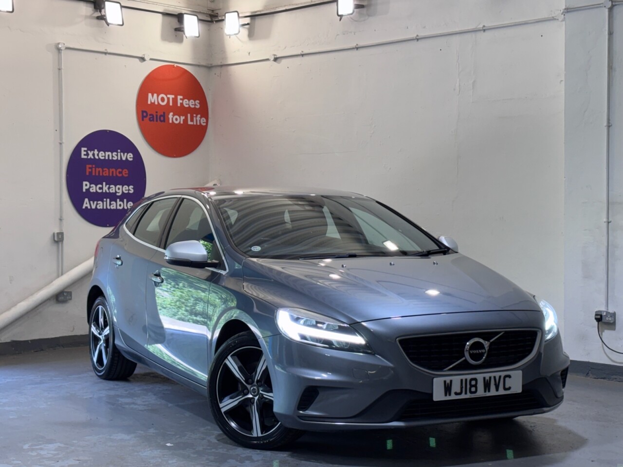 Main listing image - Volvo V40