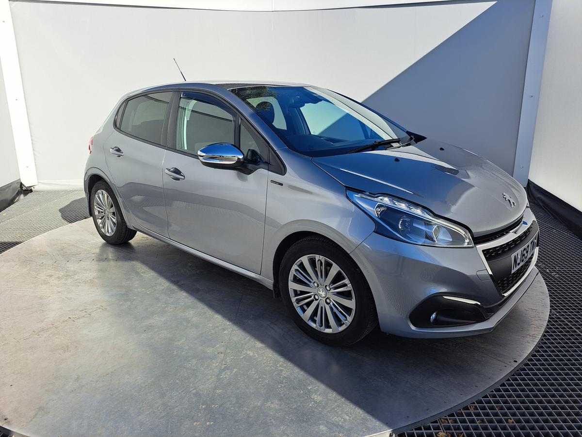 Main listing image - Peugeot 208