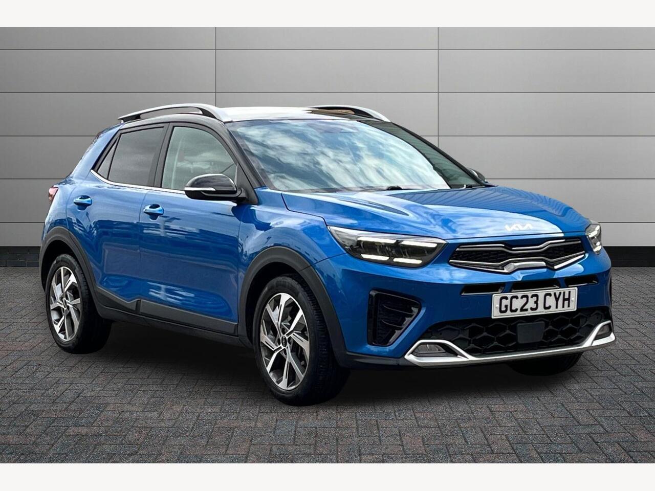 Main listing image - Kia Stonic