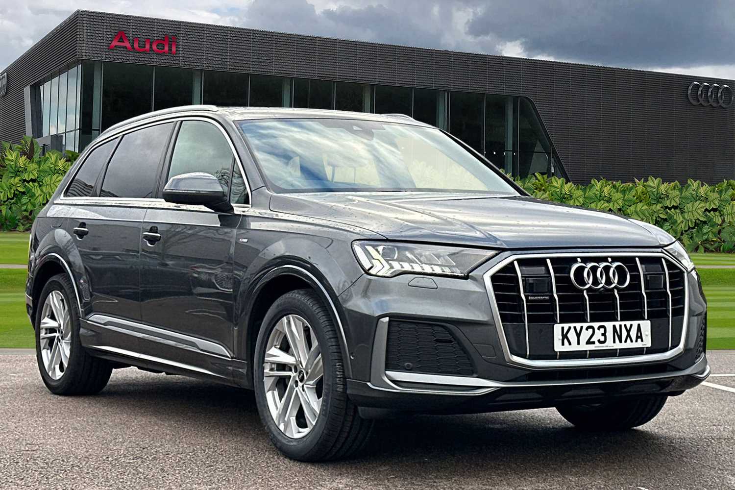 Main listing image - Audi Q7