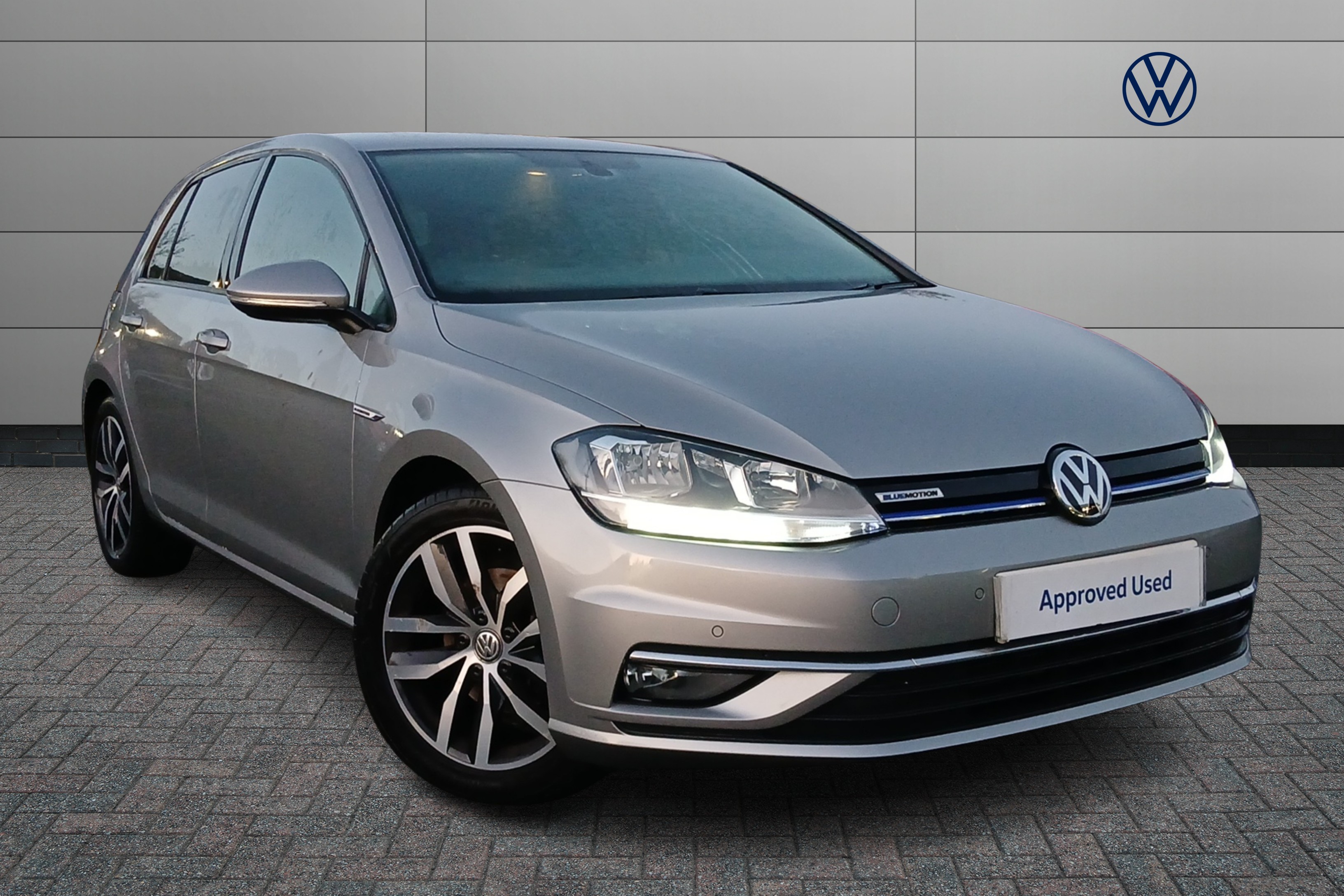 Main listing image - Volkswagen Golf