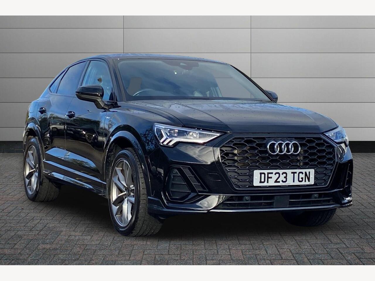 Main listing image - Audi Q3