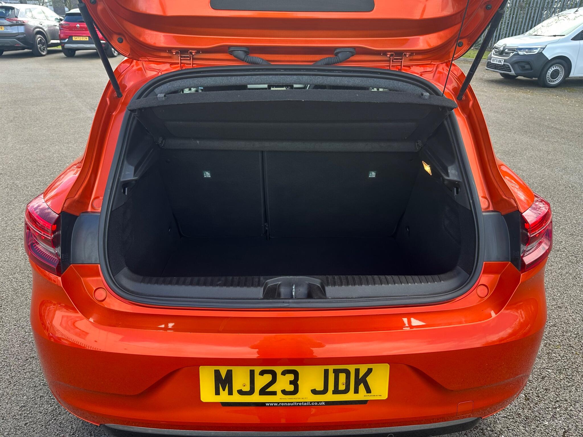 Main listing image - Renault Clio