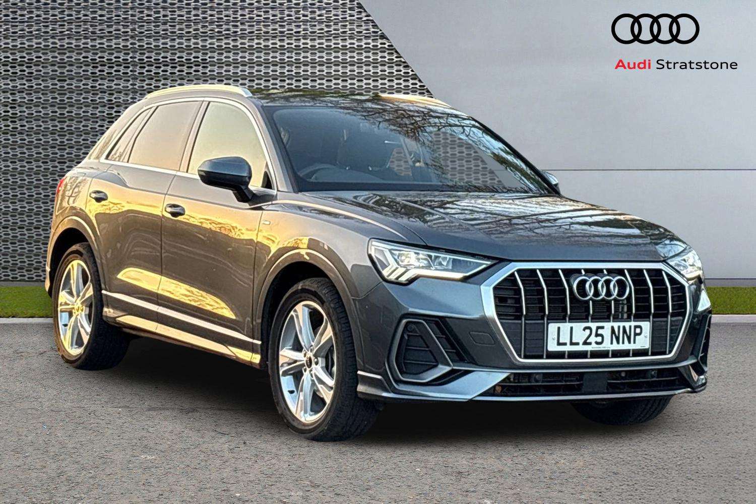 Main listing image - Audi Q3