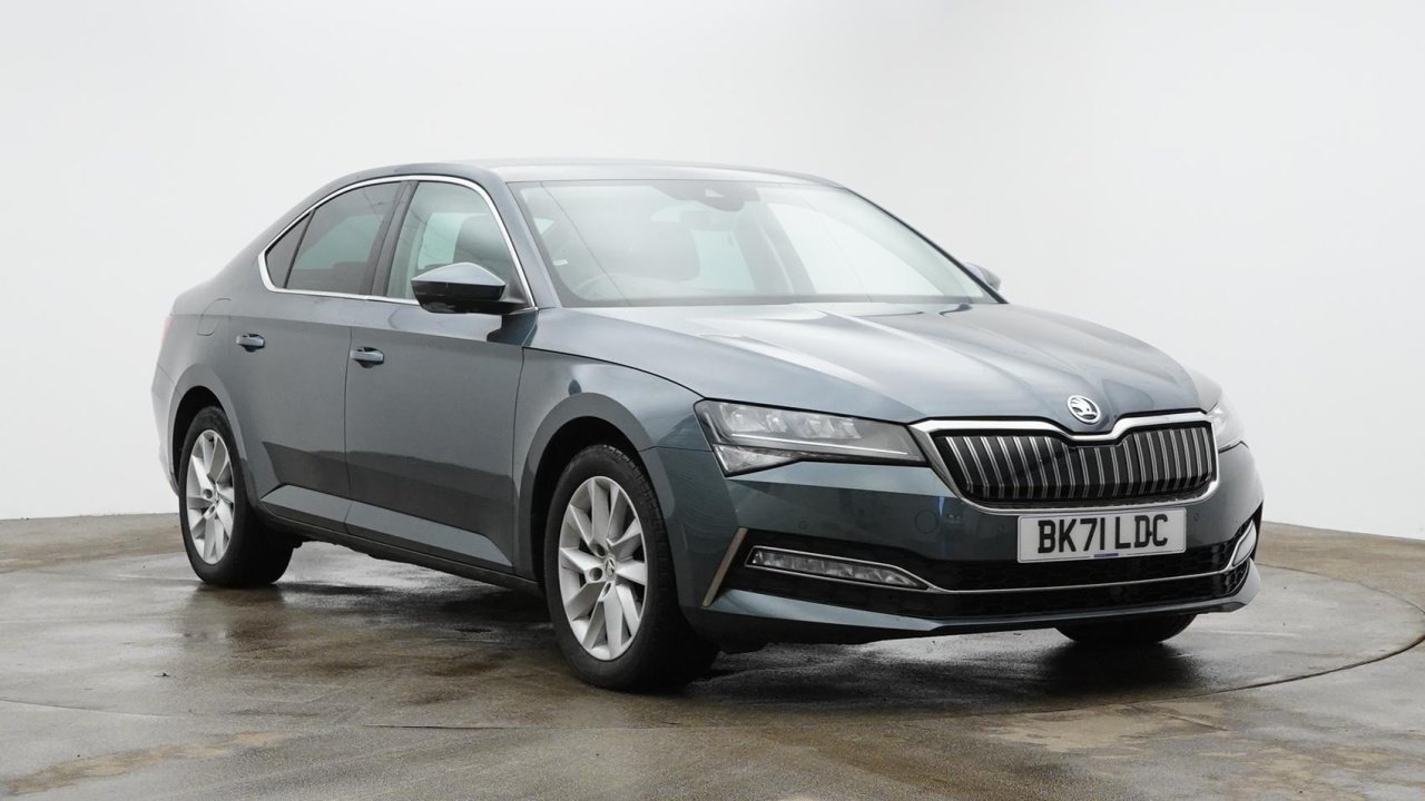 Main listing image - Skoda Superb