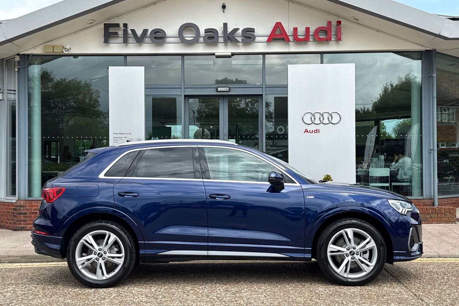 Main listing image - Audi Q3