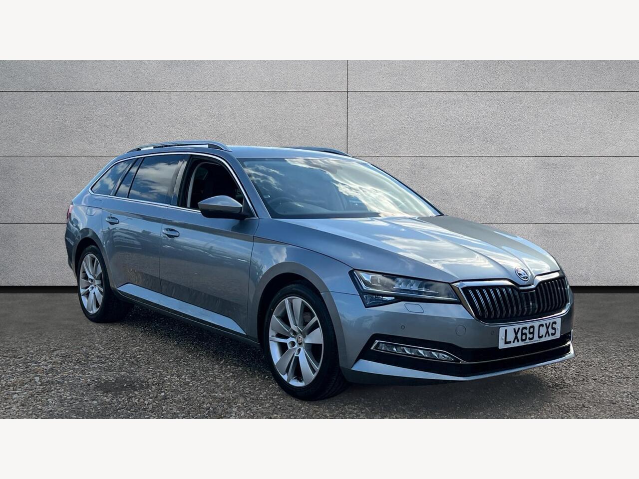 Main listing image - Skoda Superb Estate