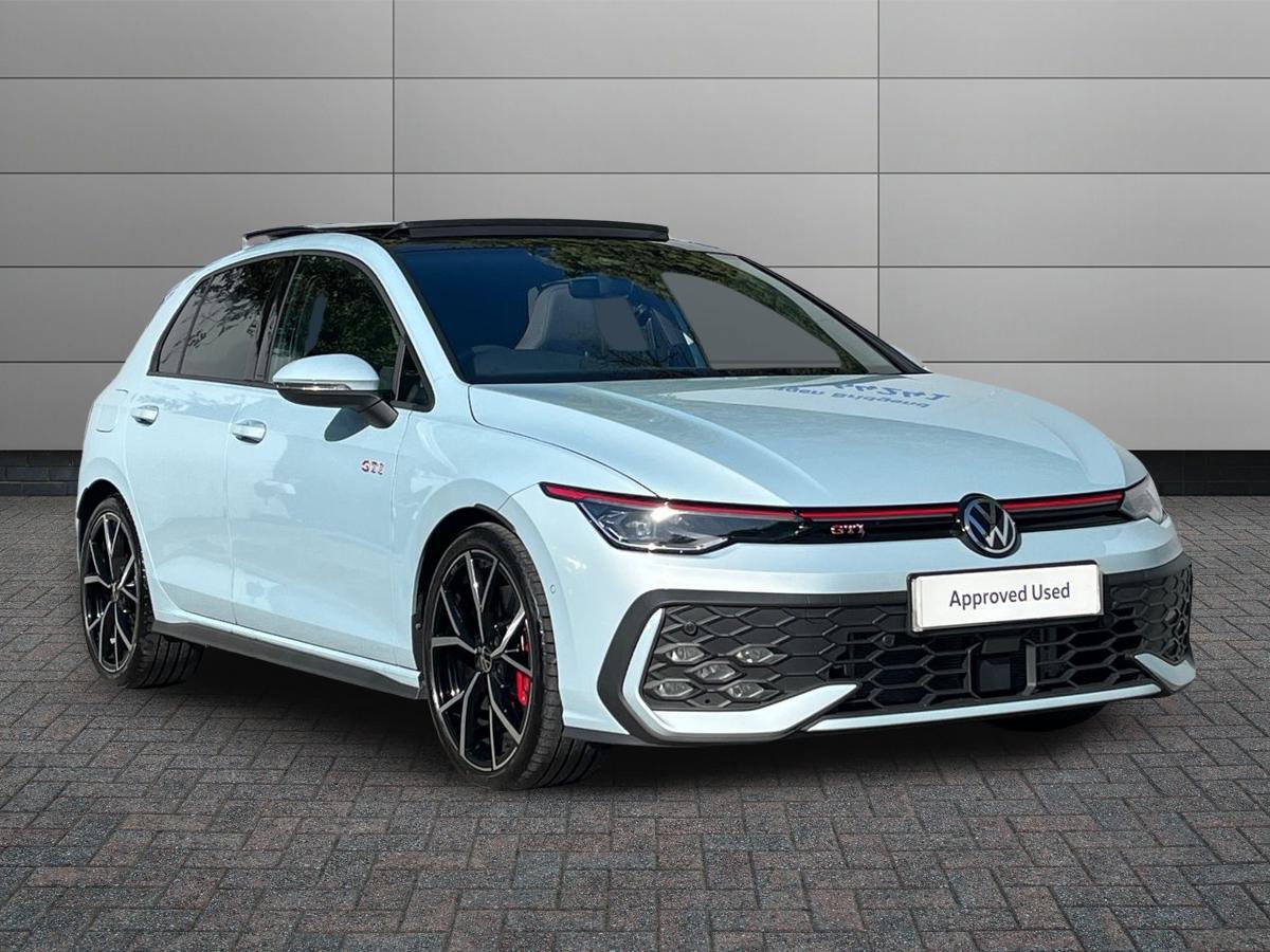 Main listing image - Volkswagen Golf
