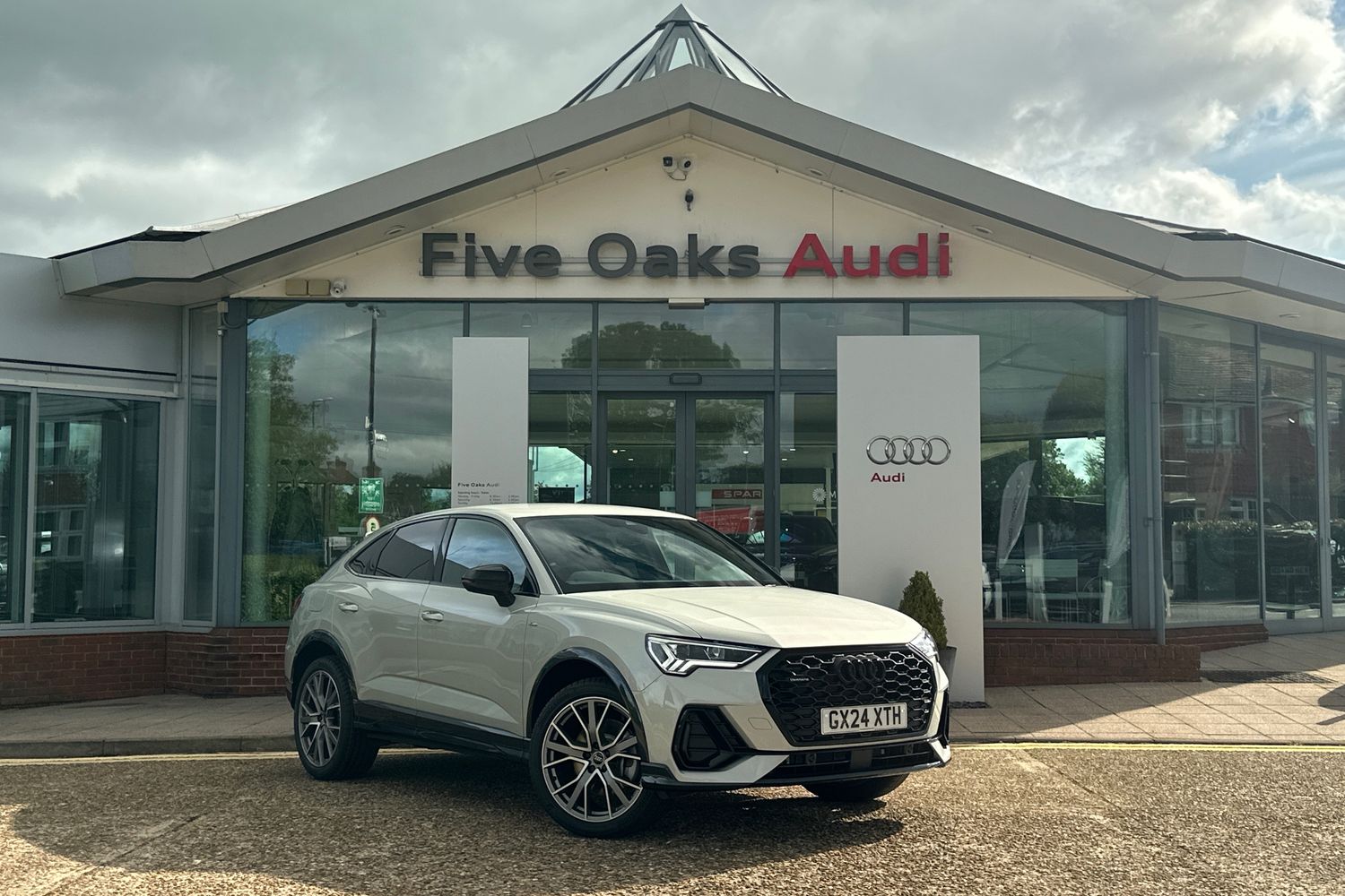 Main listing image - Audi Q3