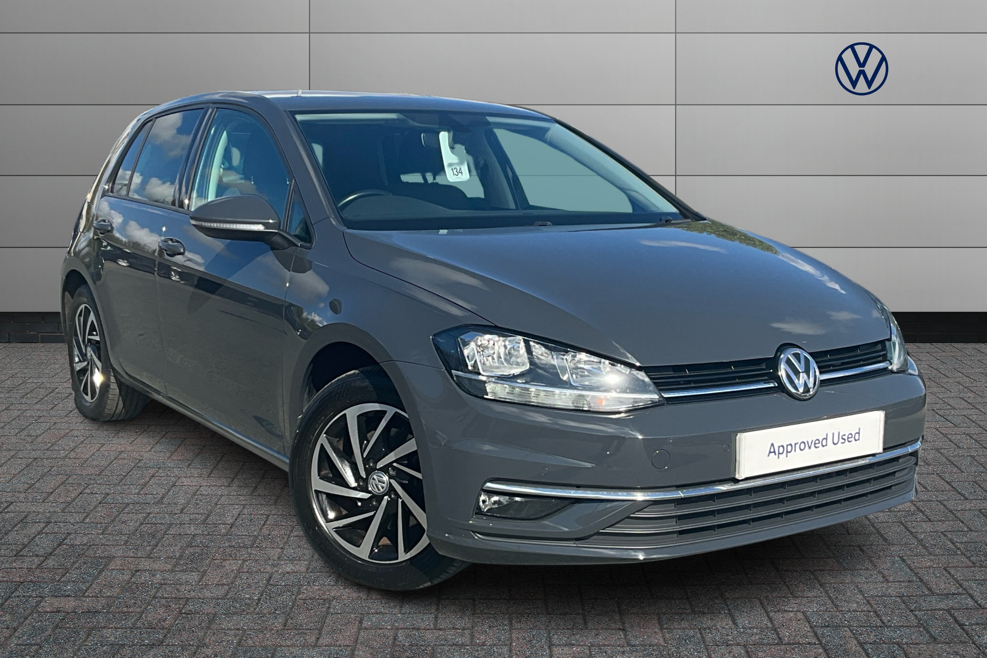 Main listing image - Volkswagen Golf