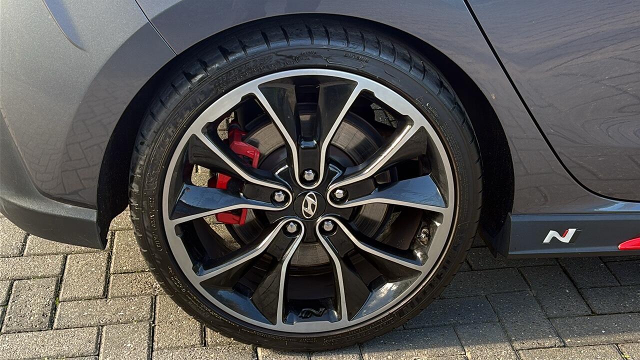 Main listing image - Hyundai i30