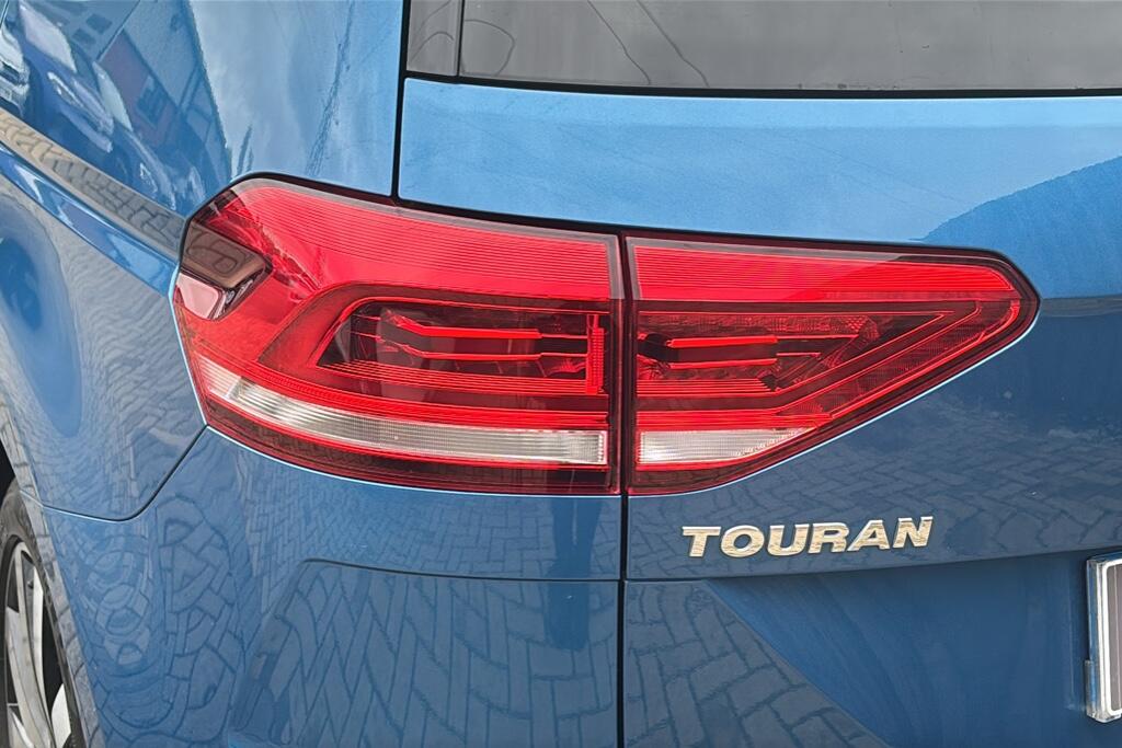 Main listing image - Volkswagen Touran