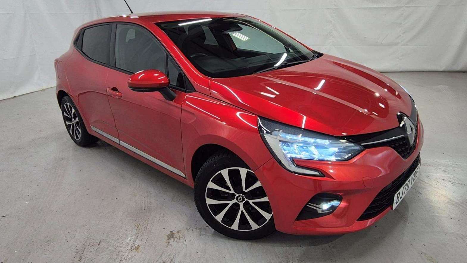 Main listing image - Renault Clio