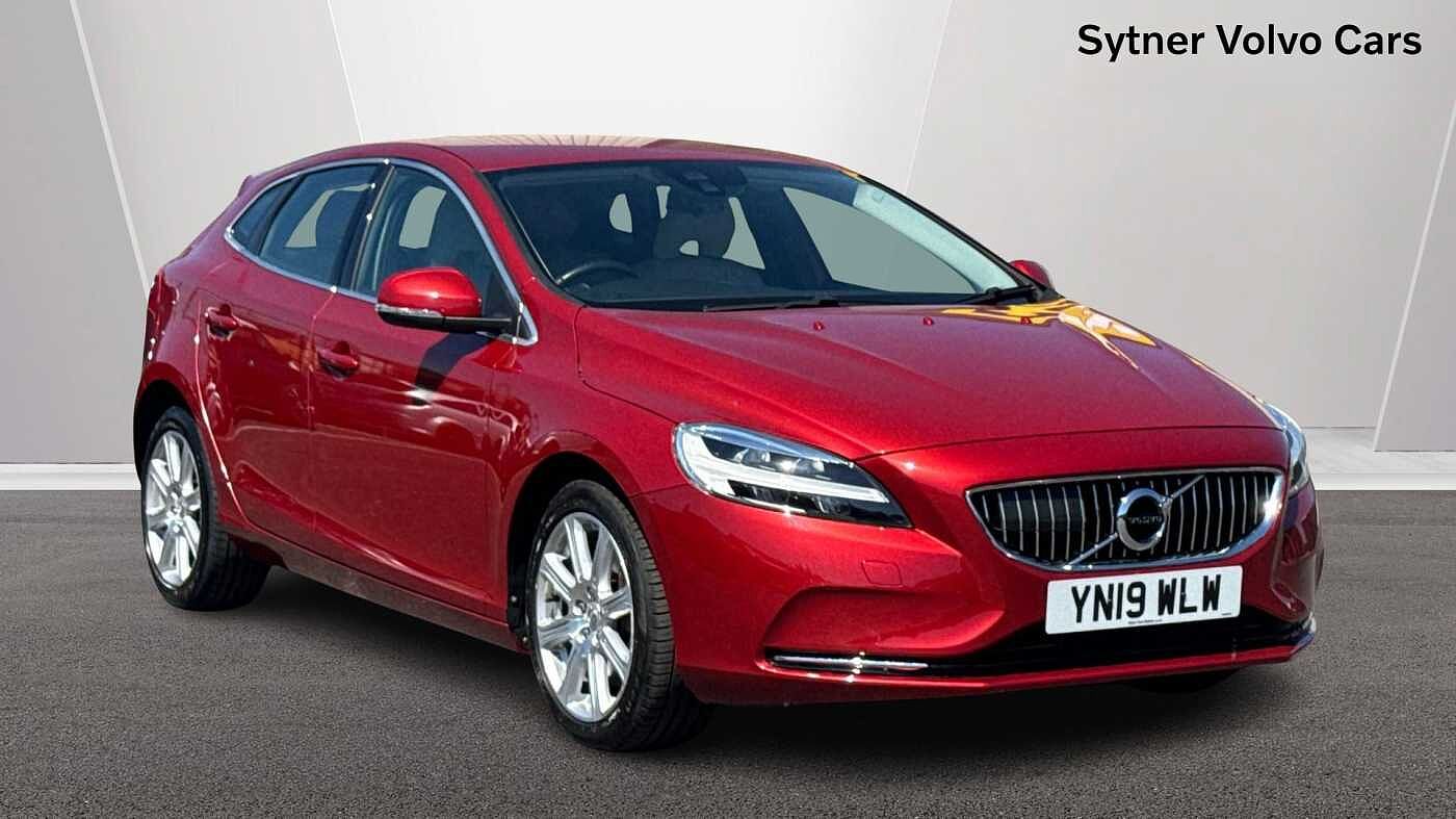 Main listing image - Volvo V40