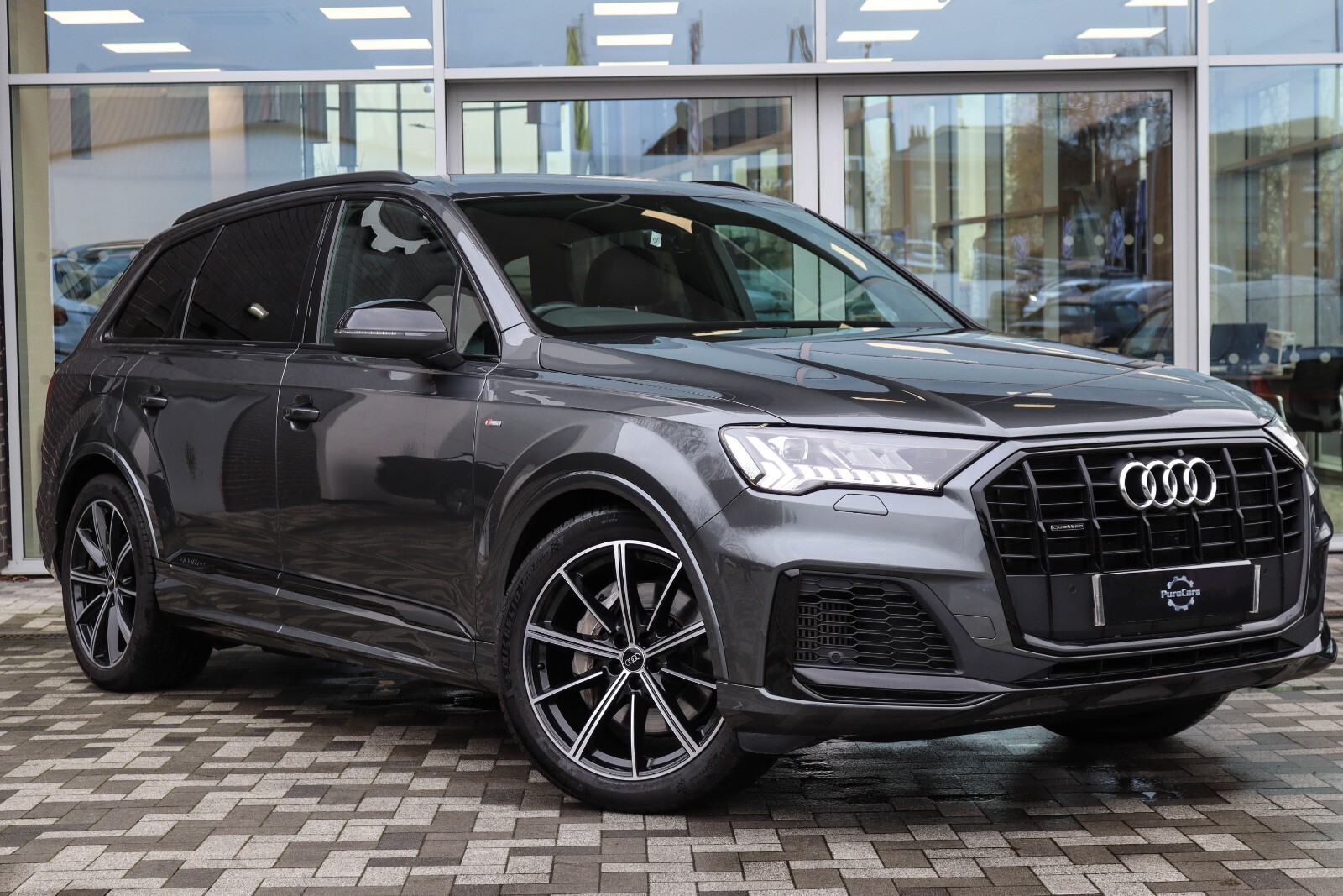 Main listing image - Audi Q7