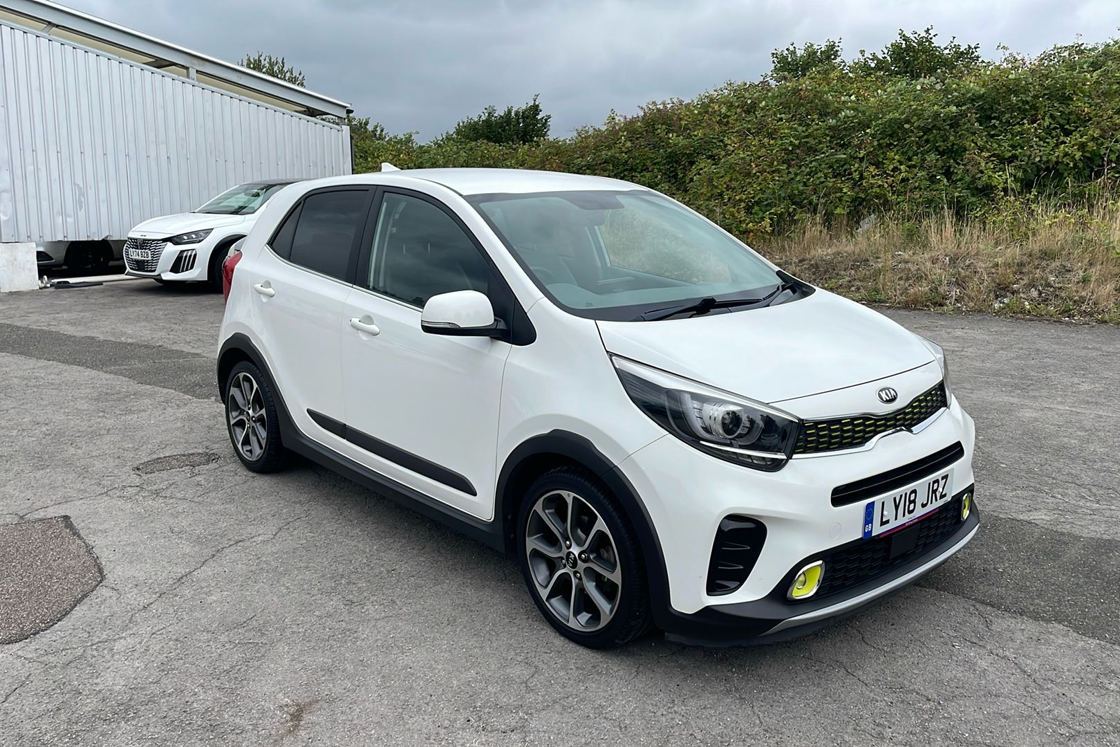 Main listing image - Kia Picanto