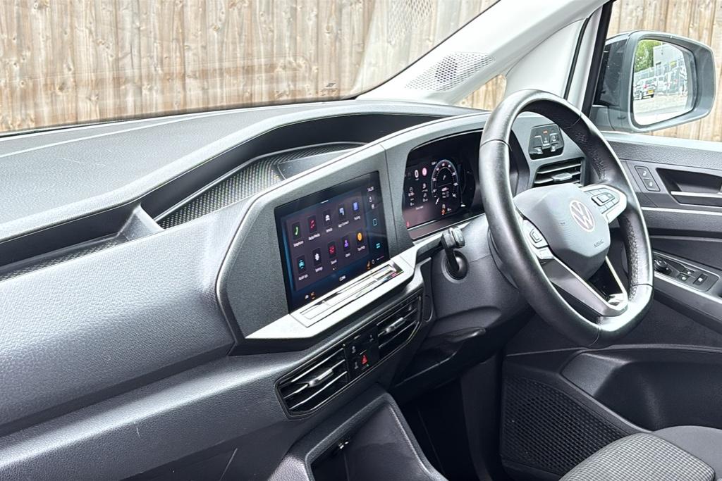 Main listing image - Volkswagen Caddy Maxi