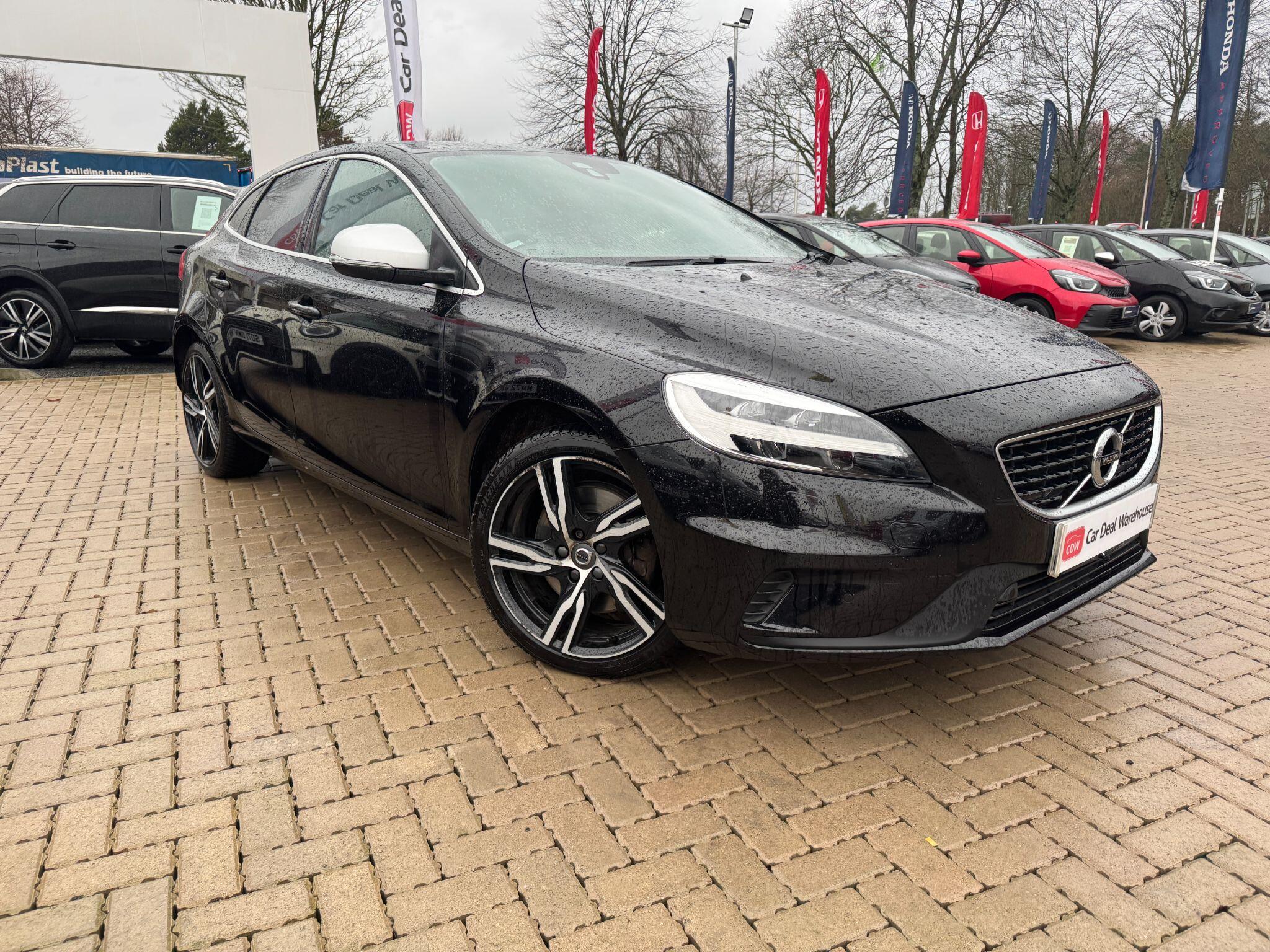 Main listing image - Volvo V40
