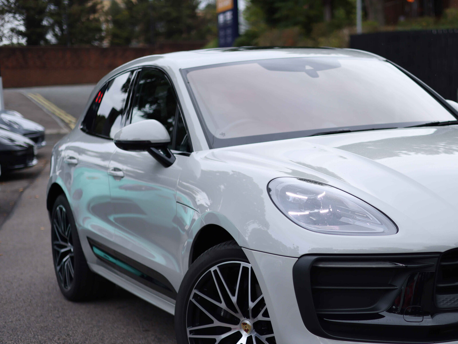 Main listing image - Porsche Macan