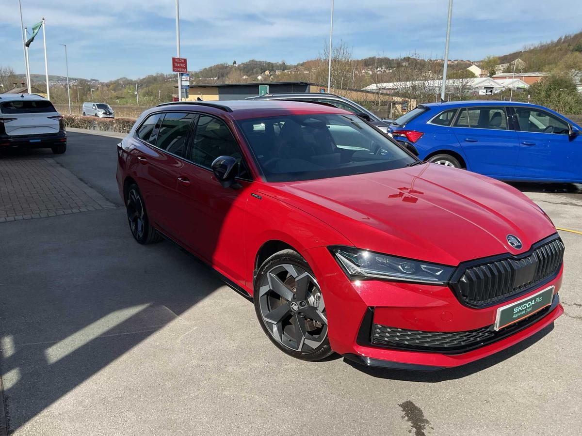 Main listing image - Skoda Superb Estate