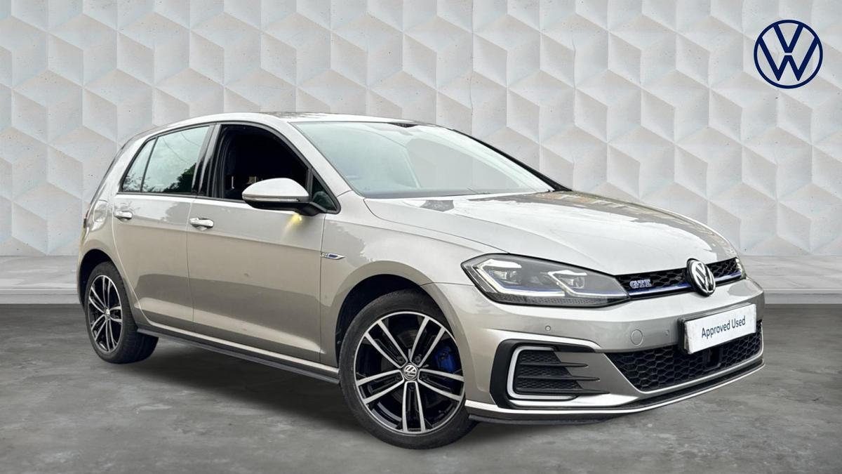 Main listing image - Volkswagen Golf GTE