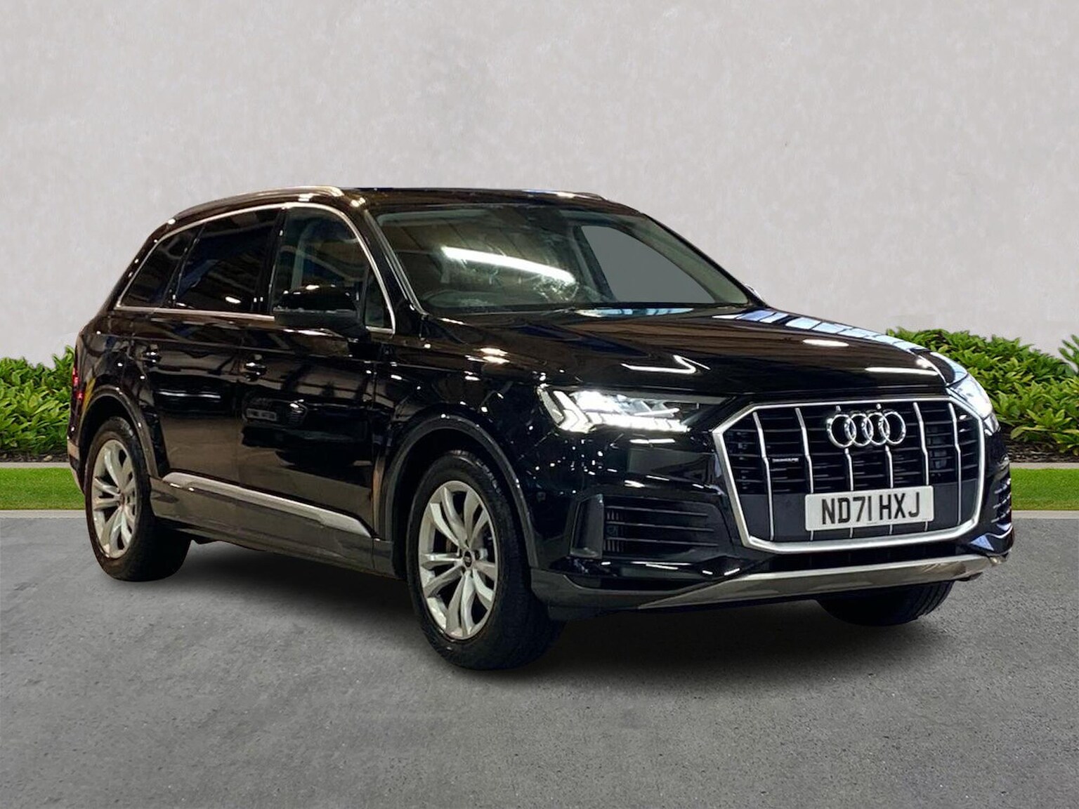 Main listing image - Audi Q7