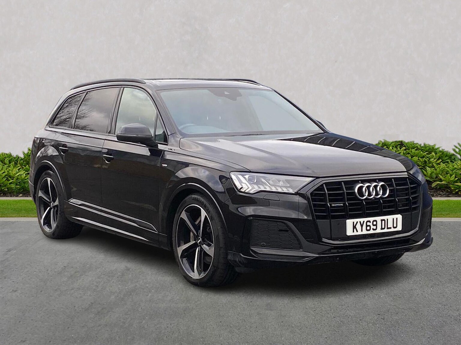 Main listing image - Audi Q7