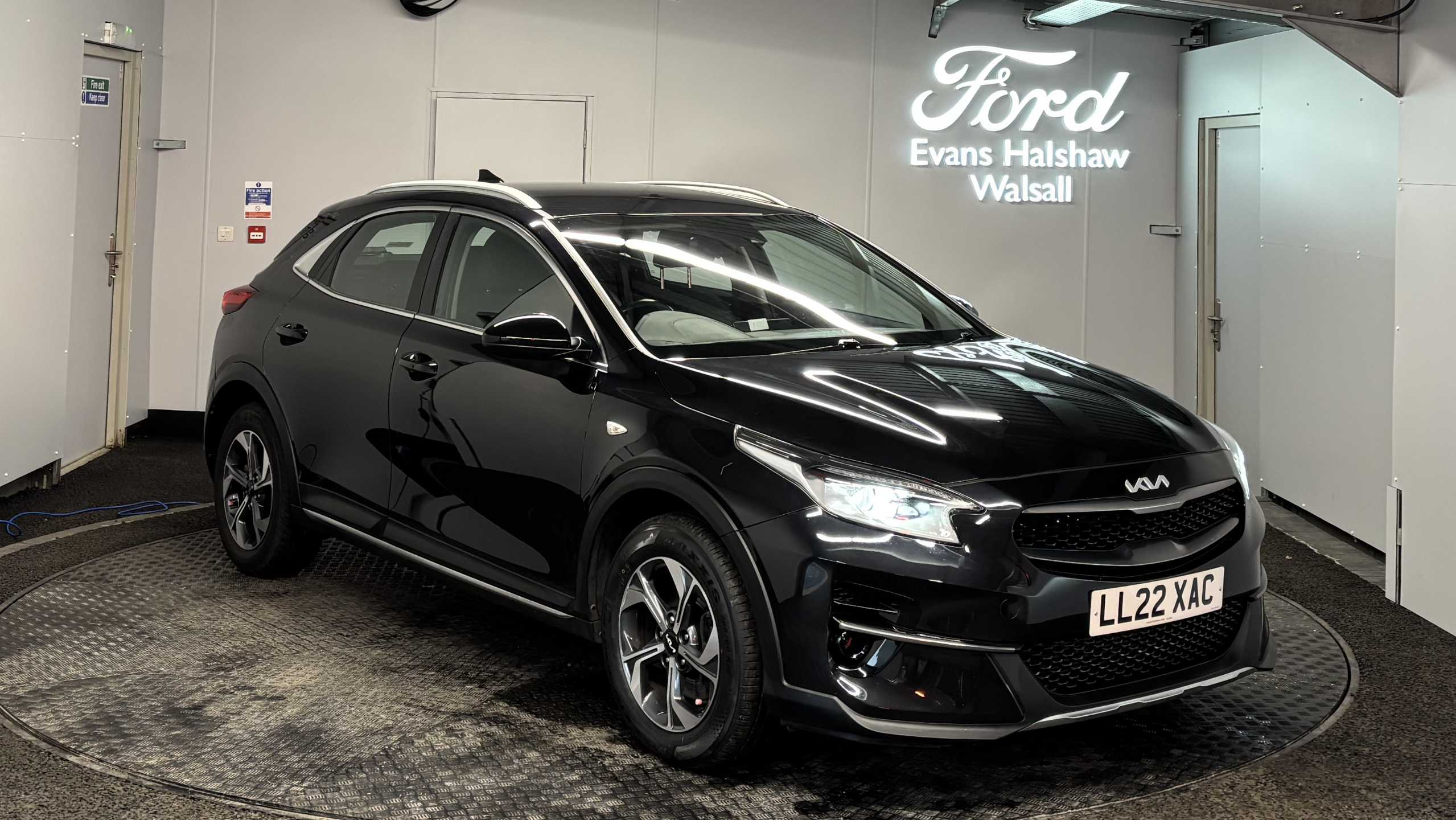 Main listing image - Kia XCeed