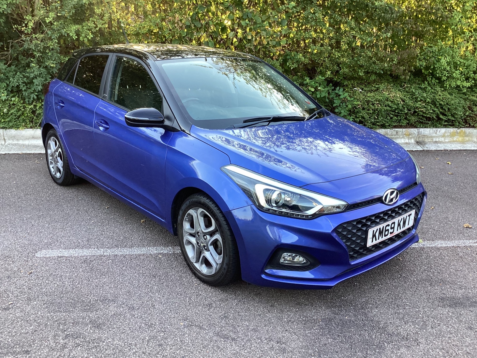 Main listing image - Hyundai i20