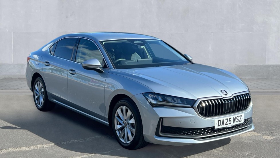 Main listing image - Skoda Superb