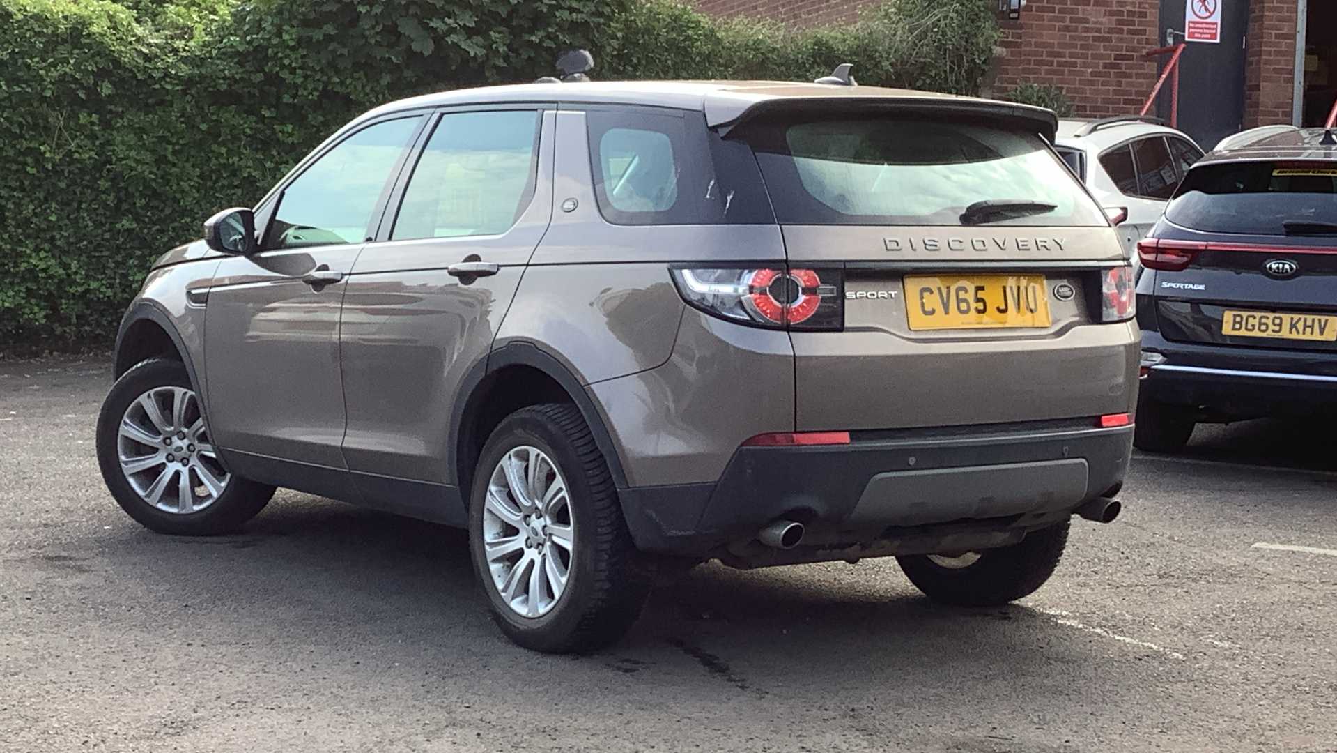 Main listing image - Land Rover Discovery Sport