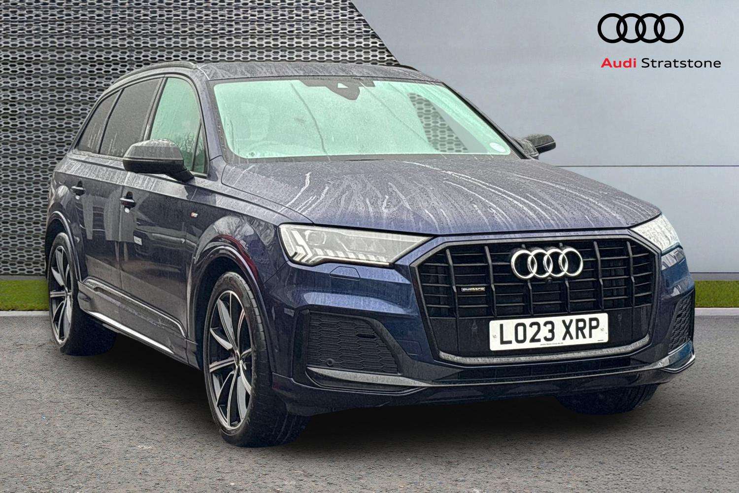 Main listing image - Audi Q7