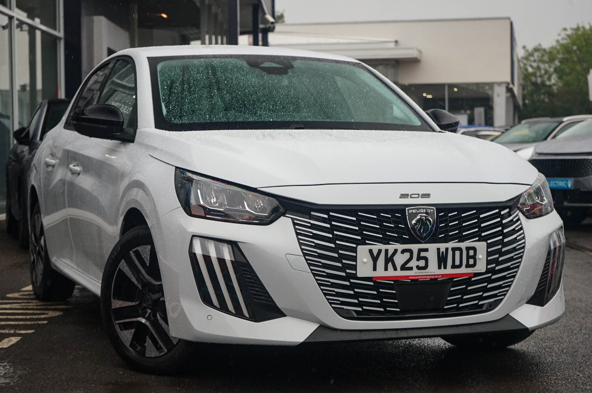 Main listing image - Peugeot 208