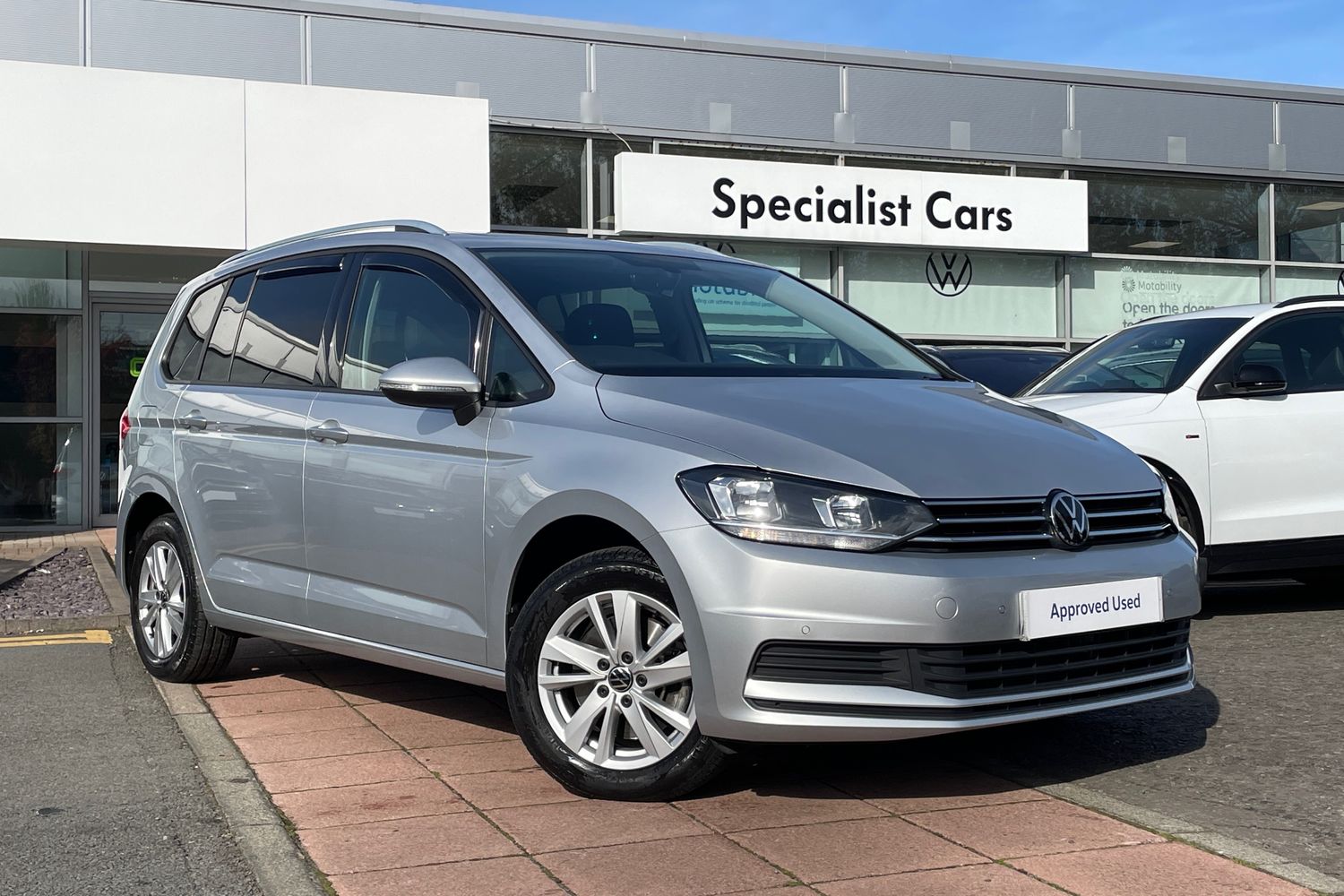 Main listing image - Volkswagen Touran