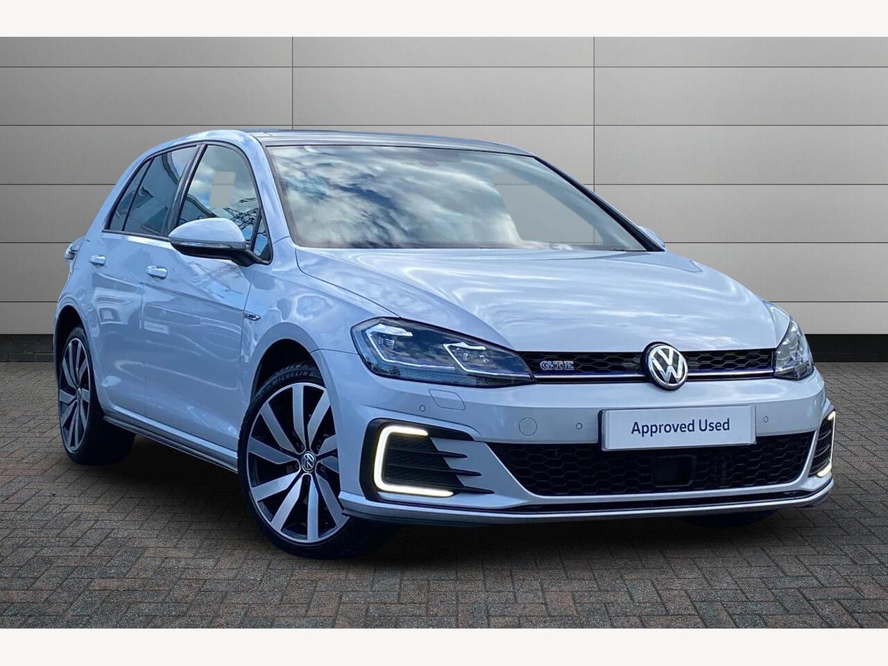 Main listing image - Volkswagen Golf GTE
