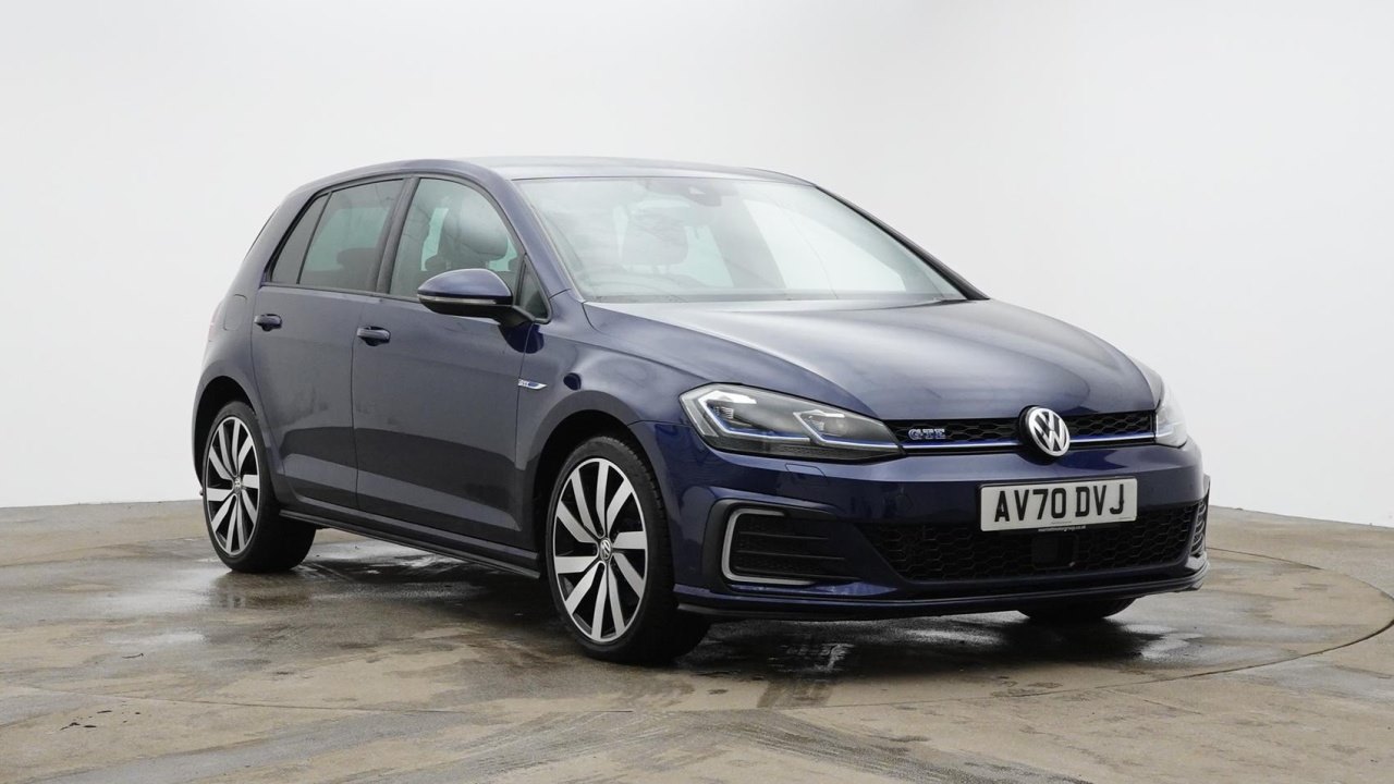 Main listing image - Volkswagen Golf GTE