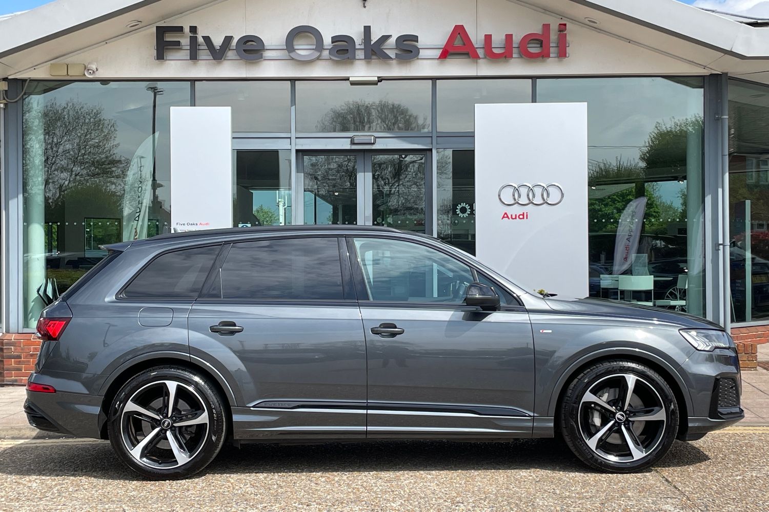 Main listing image - Audi Q7
