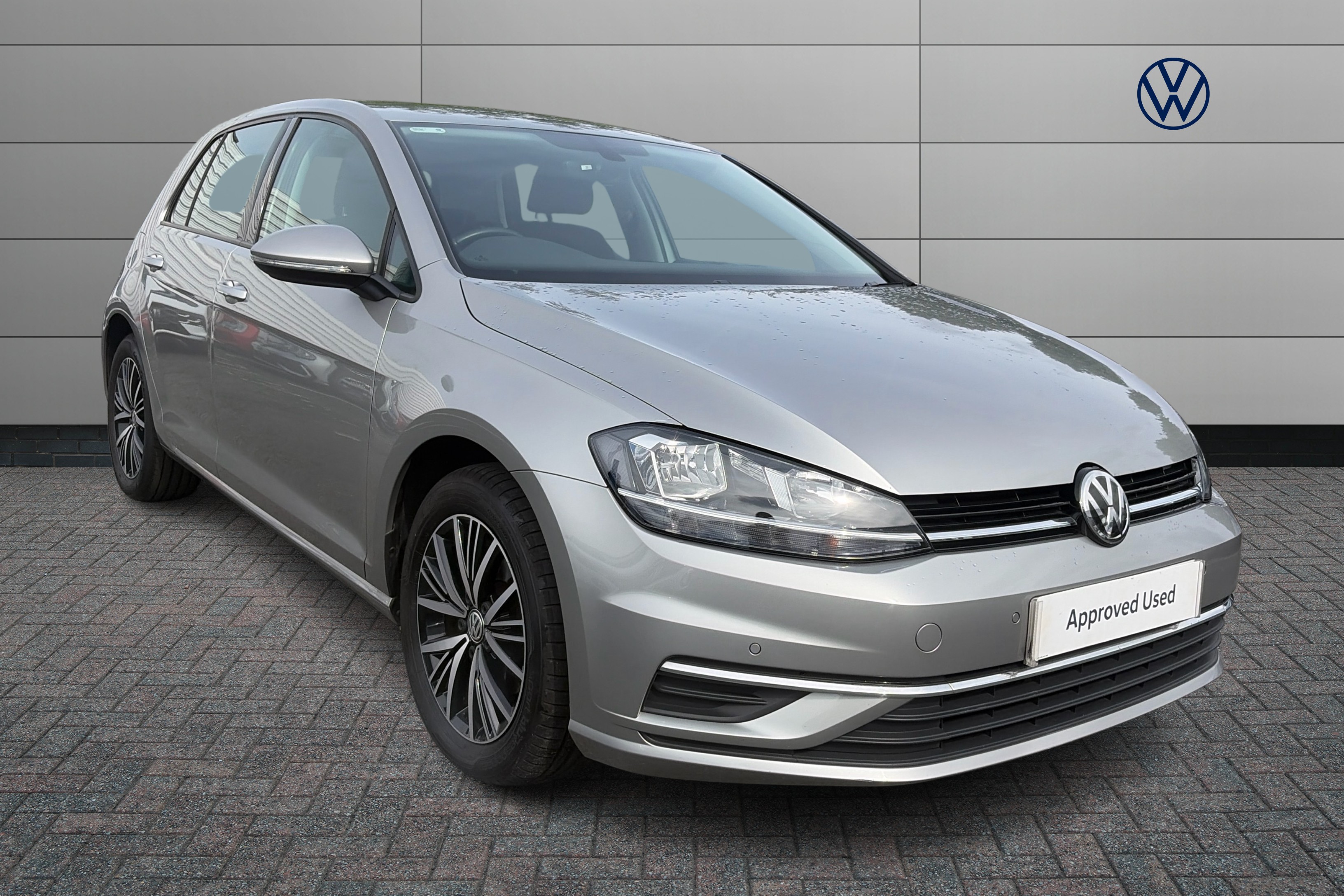 Main listing image - Volkswagen Golf