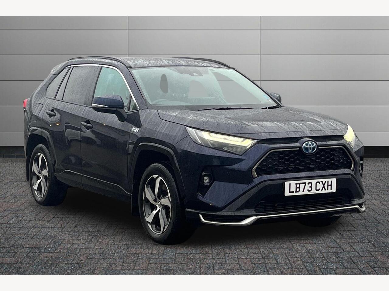 Main listing image - Toyota RAV4
