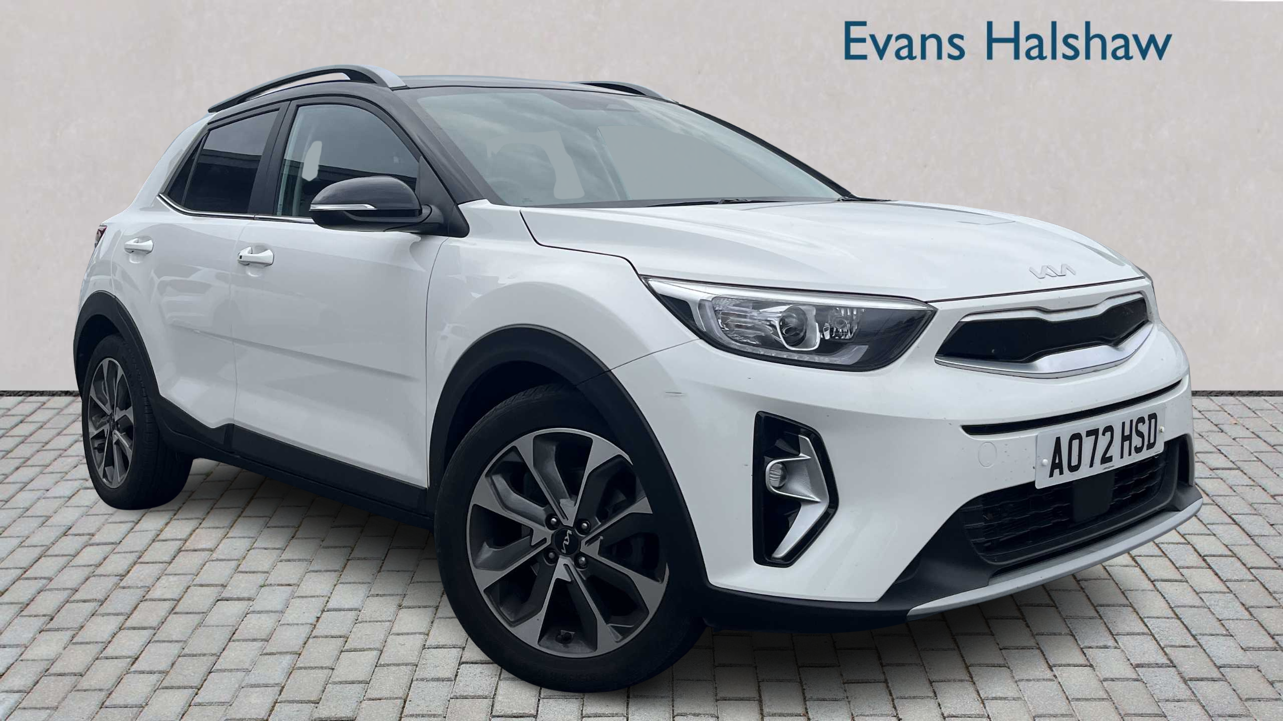 Main listing image - Kia Stonic