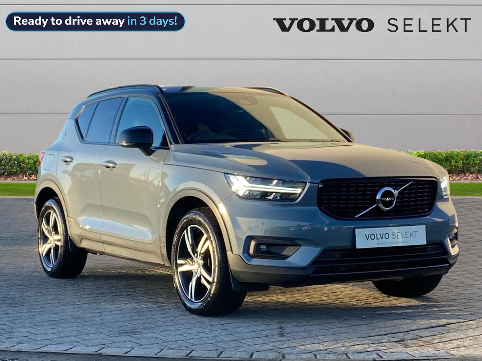 Main listing image - Volvo XC40