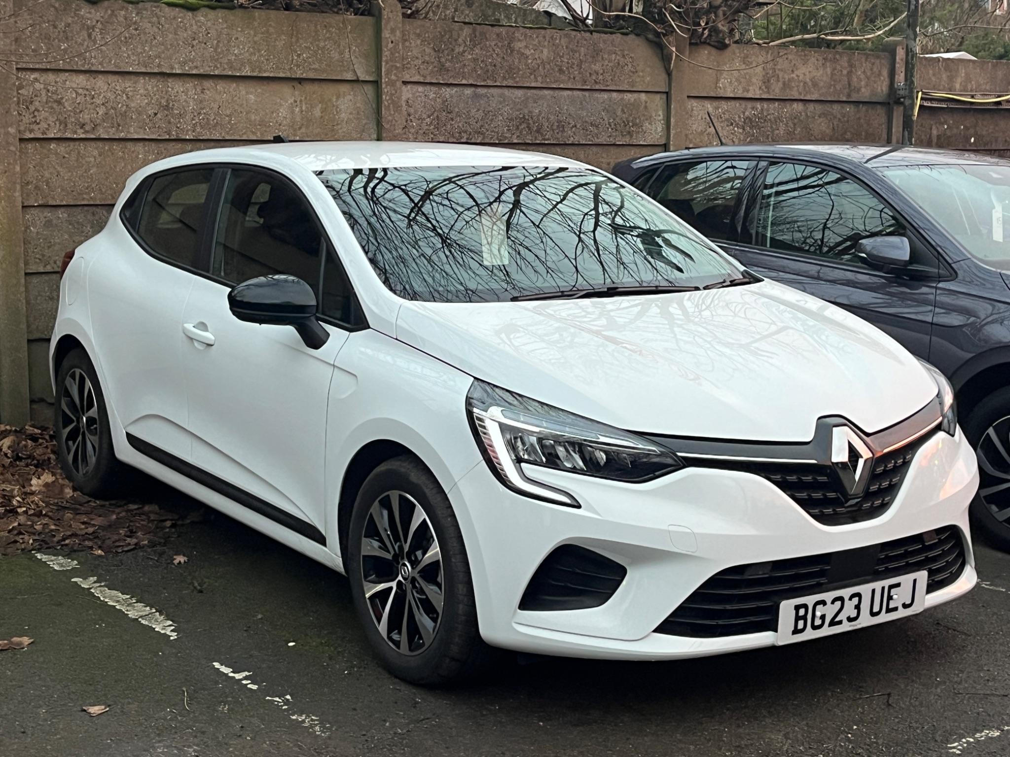 Main listing image - Renault Clio