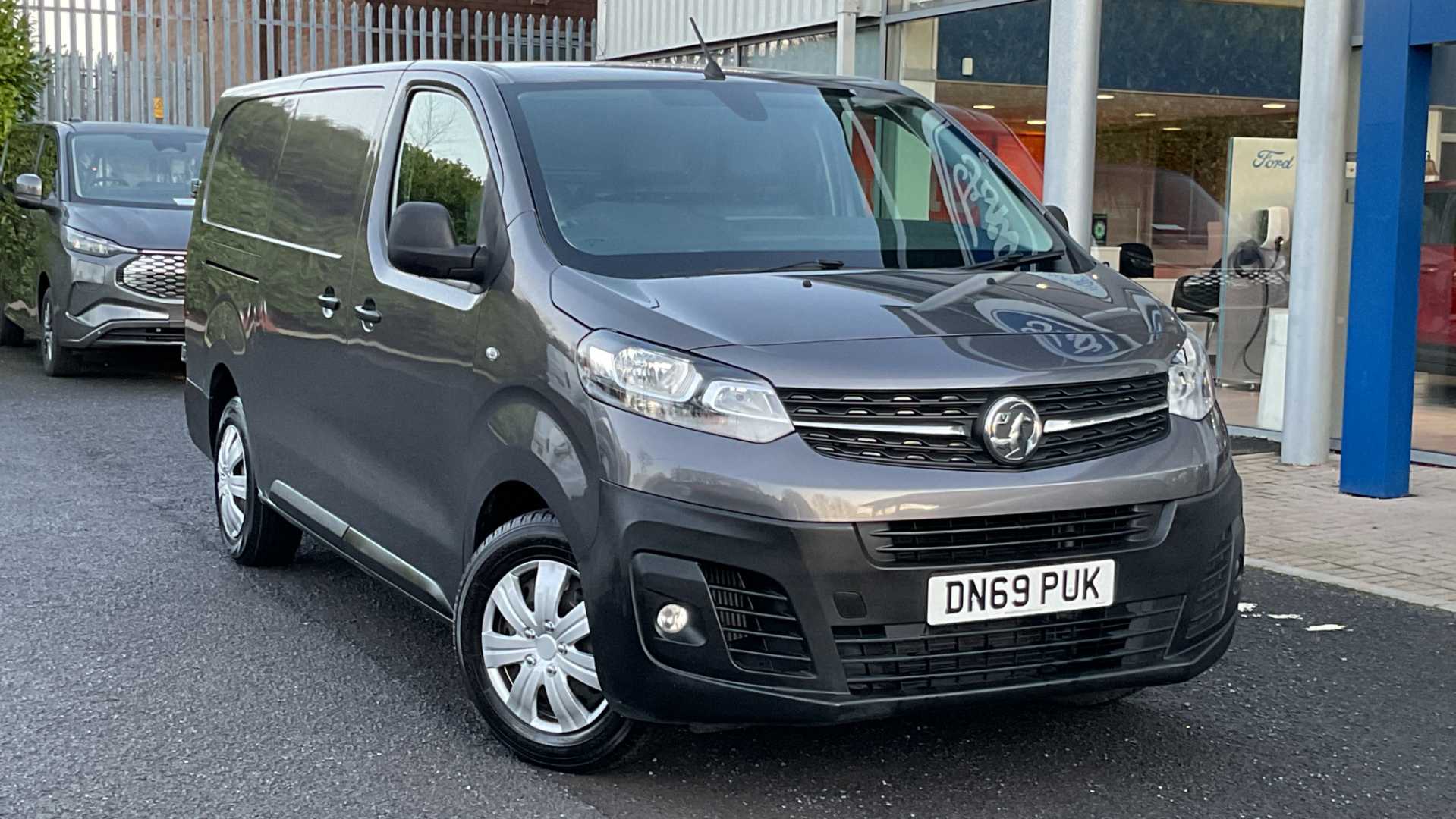 Main listing image - Vauxhall Vivaro