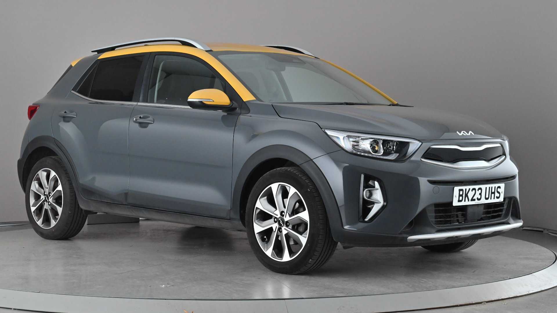 Main listing image - Kia Stonic