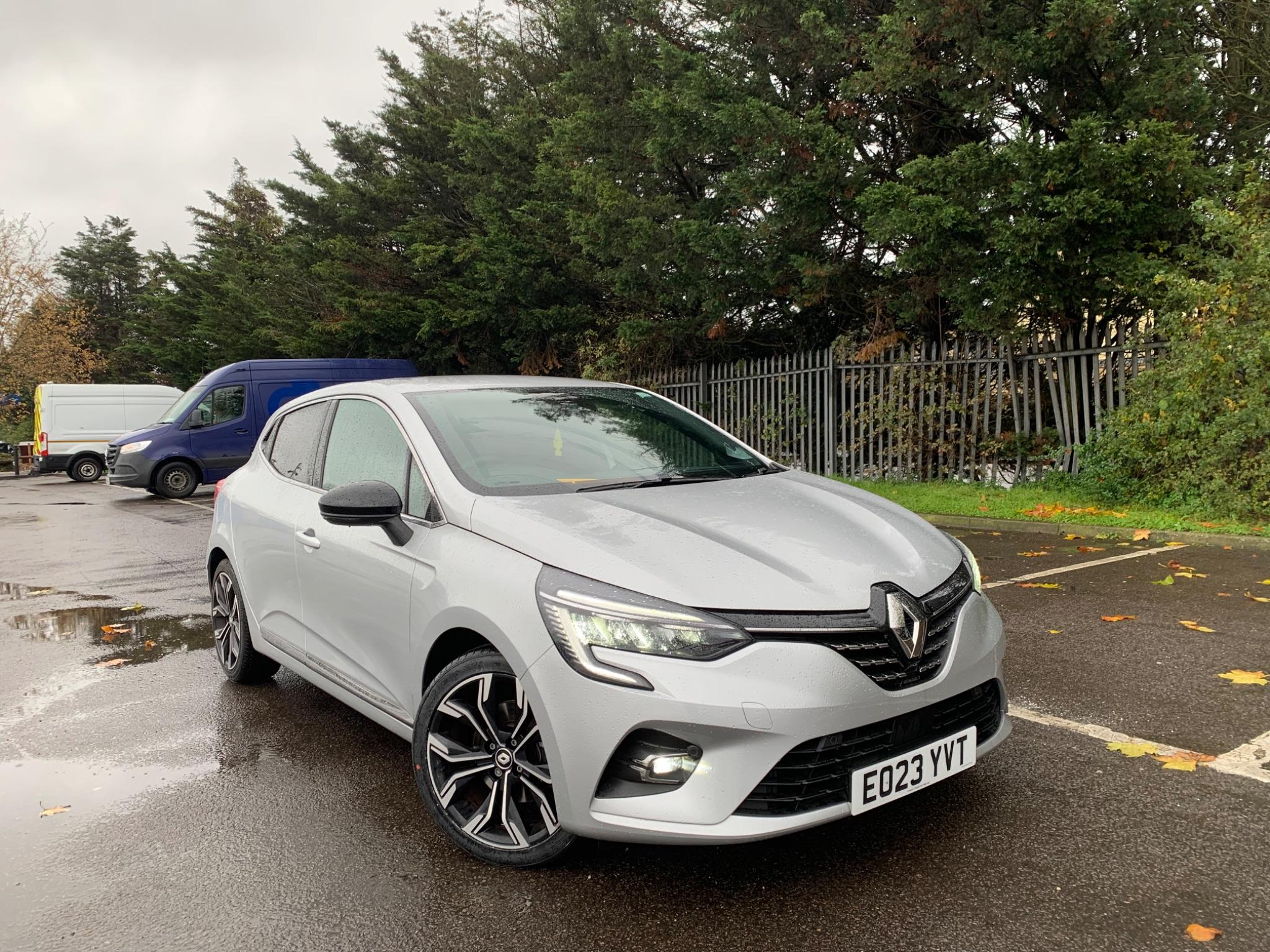 Main listing image - Renault Clio