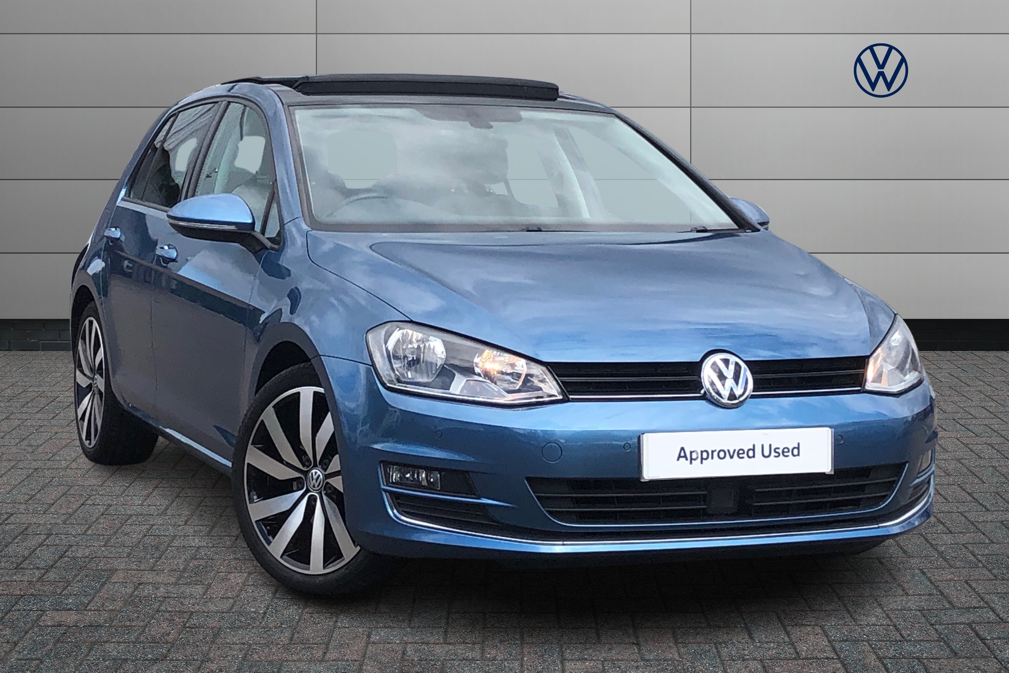 Main listing image - Volkswagen Golf